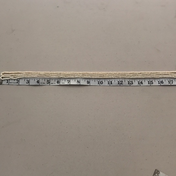 2 strands of faux pearls - Picture 7 of 7